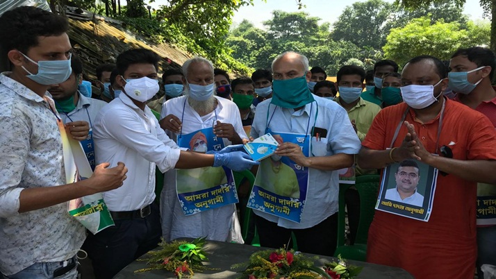 Distribute masks on the initiative of "We are the followers of Dada"