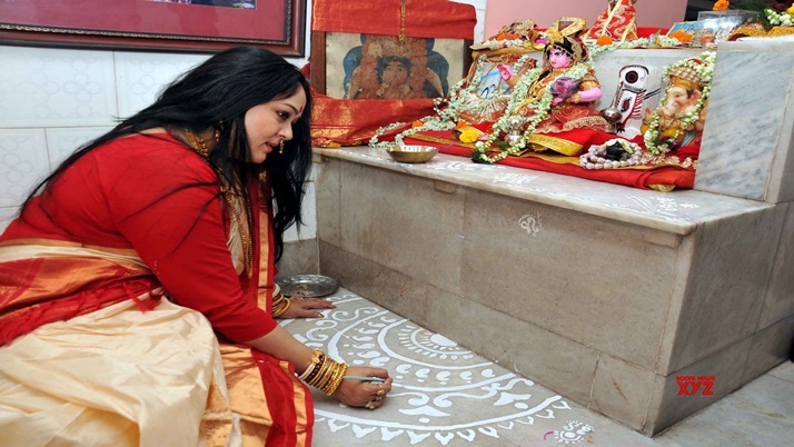 After the mask, Aparajita Adhya decorated mother Lakshmi