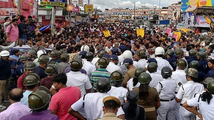 Demonstration hawkers demanding access to trains and stations