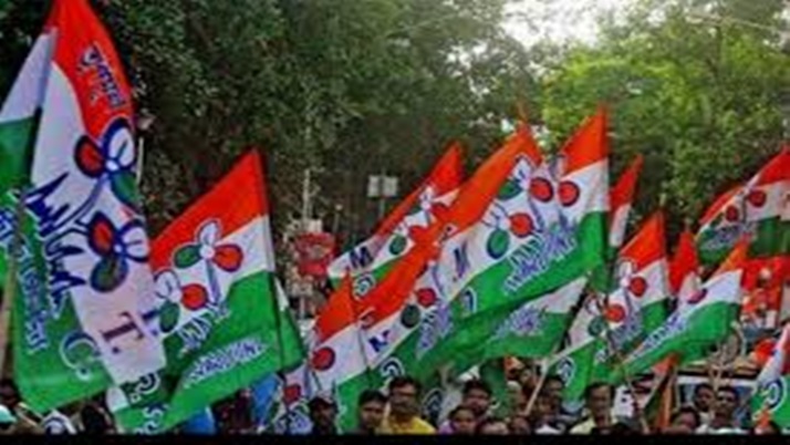 TMC protests against the farmers act at the foot of the Gandhi statue