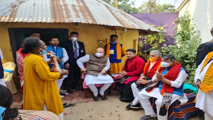 Amit Shah had lunch at Baul house in Bolpur