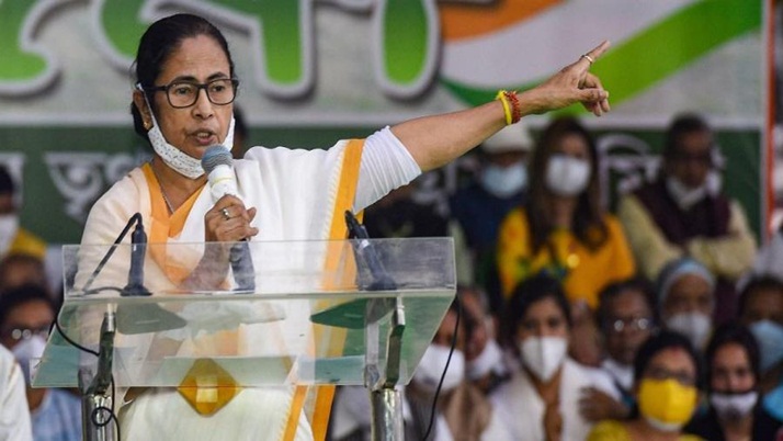 Mamata held a public meeting in Purshura on Monday