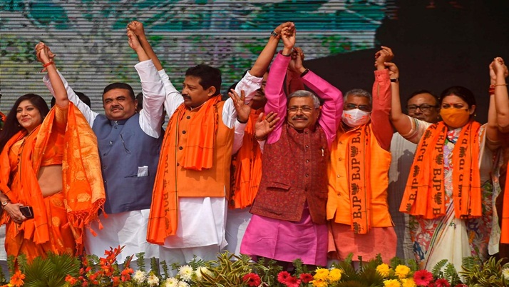 Wrong national anthem on the stage of BJP!