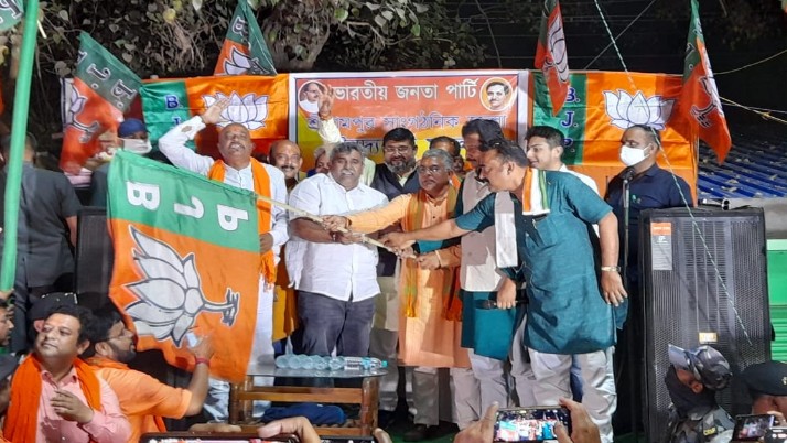 Tmc leader jitendra tiwari joins bjp