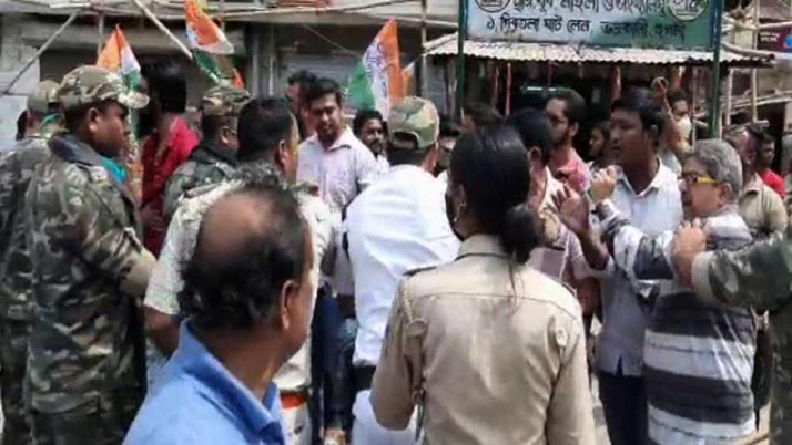 Demonstration of SSC candidates in front of the Chief Minister's house