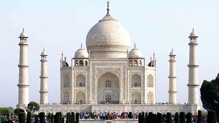 Bomb call Terror in the Taj Mahal