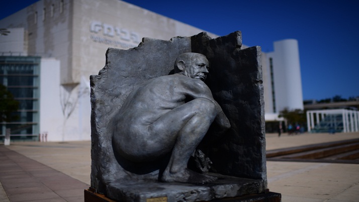 Naked statue of the Prime Minister on the streets of Israel!