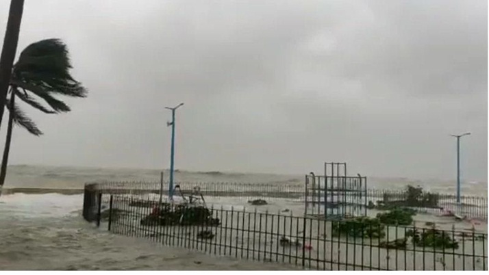 A few hours away, Yash, a tidal wave over 30 feet in Digha