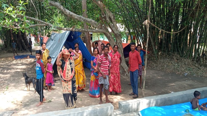 Naxal leadership next to homeless BJP leaders who spend their days camping in the jungle