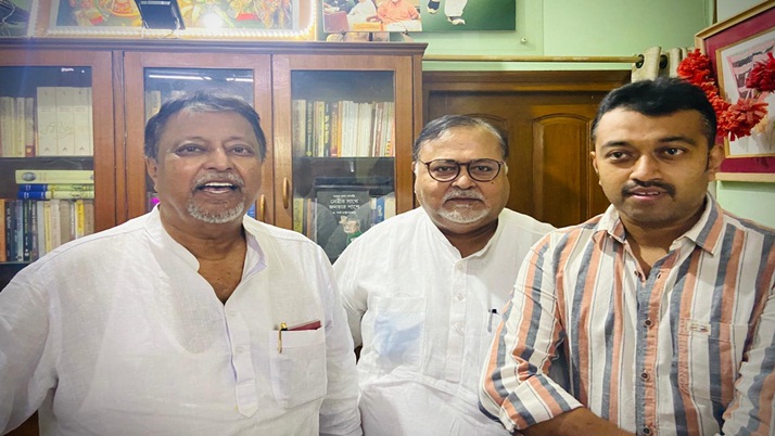 Mukul Roy: Mukul-Shuvrangshu at Parthar's house