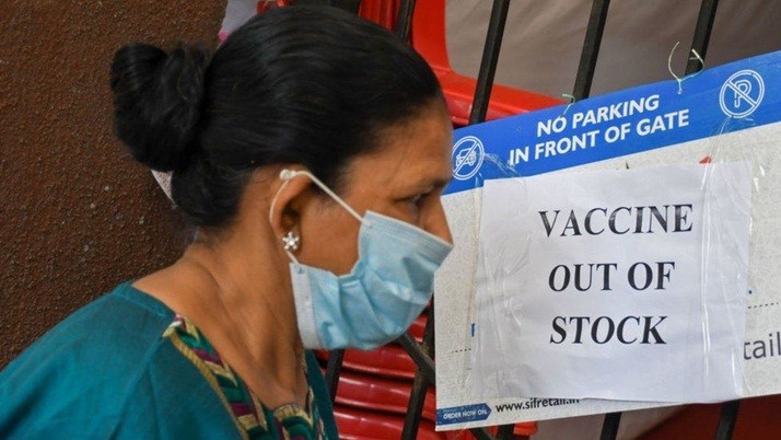 Vaccine: Vaccine shortage, multiple vaccination centers in Delhi are being closed