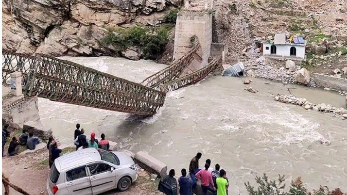 Himachal landslide in the blink of an eye, dead 9