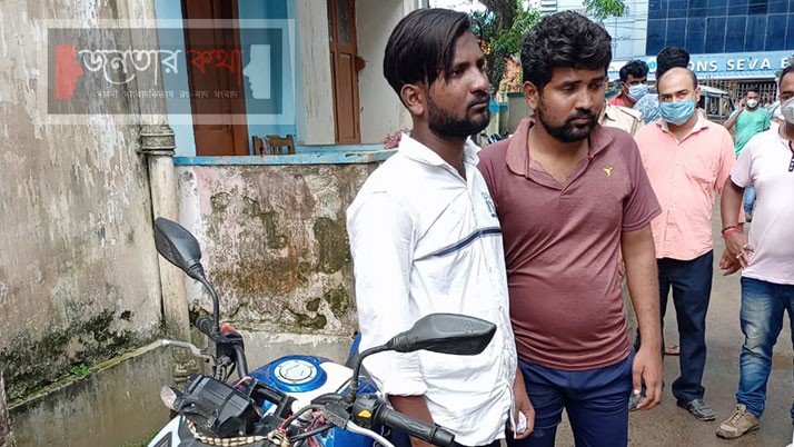 Two stained misconduct arrested, who was arrested in East Bardhaman to escape the bank