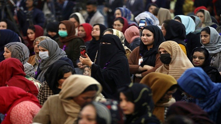 Working women are advised by the Taliban to stay at home for the time being