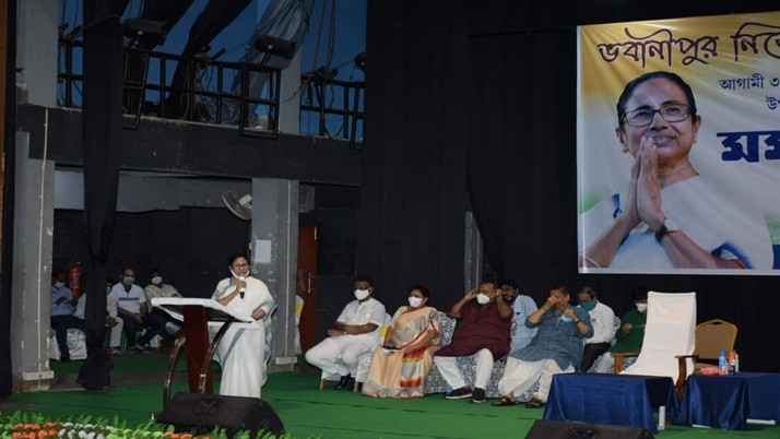 Mamata Banerjee gave a few hands to BJP at the workers' meeting at Ahindra Mancha