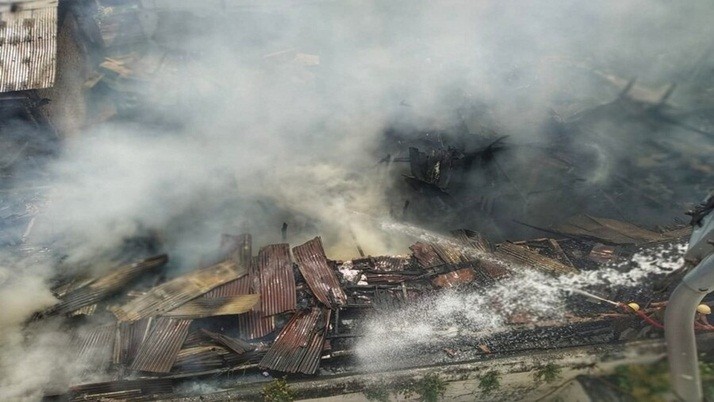 Fire: Wood warehouse fire, 18 fire engines at the scene