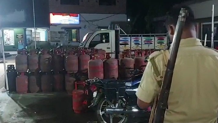 Merchant arrested for illegal gas cylinder stockpiling in godown