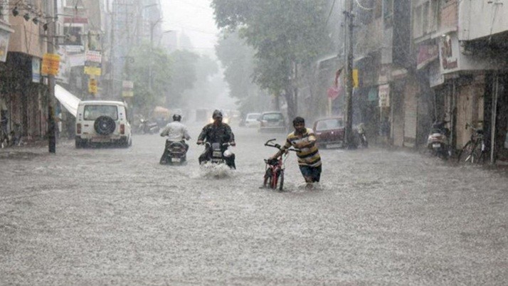 Heavy Rain: Rain with thunderstorms overnight, disaster warning issued