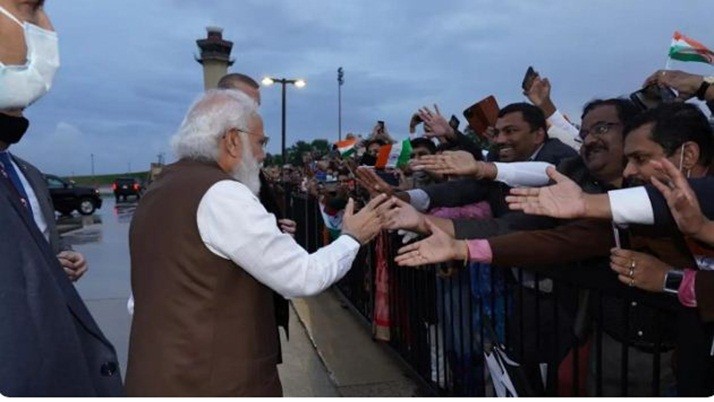 Modi US Visit: Modi receives a warm welcome from American Indians at the airport