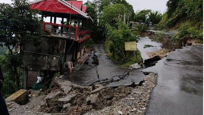 LandSlide: Isolated hills collapsed, tourists stranded in extreme misery