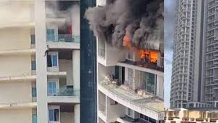 Mumbai Fire: A multi-storey fire in Mumbai, a young man died while trying to survive