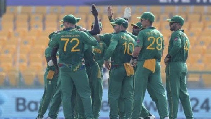 South Africa defeated Bangladesh by 6 wicket.