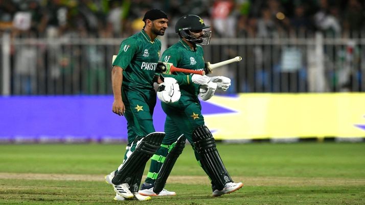 Pakistan beat Scotland to reach the semifinals from the top of the group