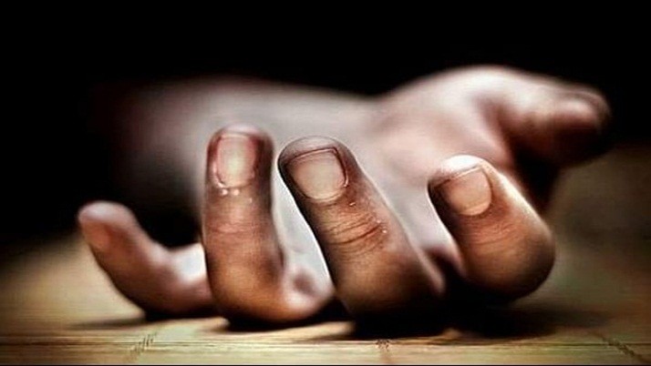 Youth Death: Body of a bloody youth rescued in front of the house