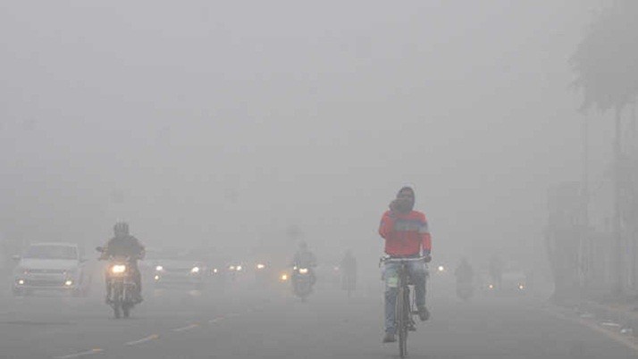 Foggy Morning:  Kolkata city in fog, no plane flew for 2 hours