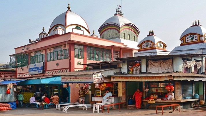 Kalighat Temple: The entrance to the sanctum sanctorum of Kalighat is closed due to the increase in corona