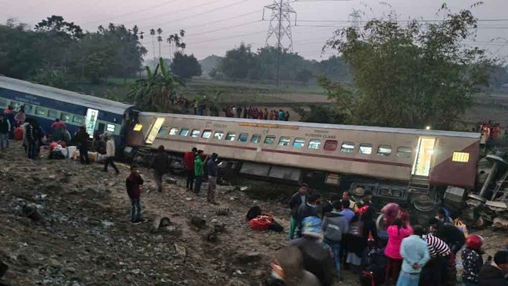 Train Accident: Bikaner Express derailed in Mainaguri, at least 6 dead, many injured