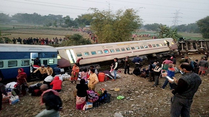 Train Accident: Rescue work in fog, Railway Minister arrives in Mainaguri, John Barla