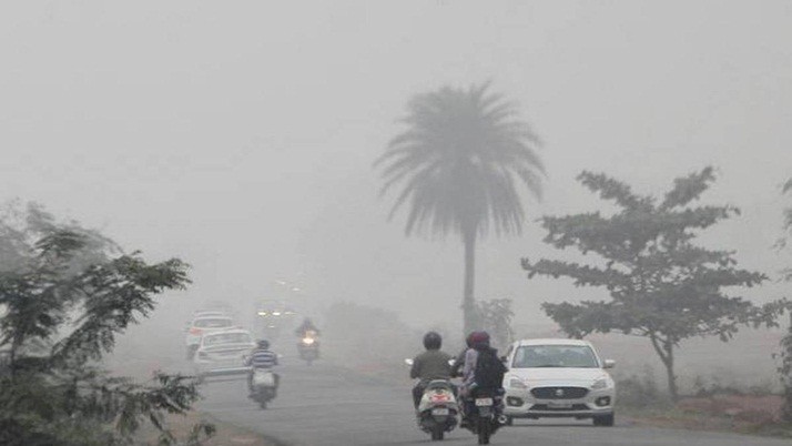 It rained intermittently from morning, with thick fog covering the state from north to south