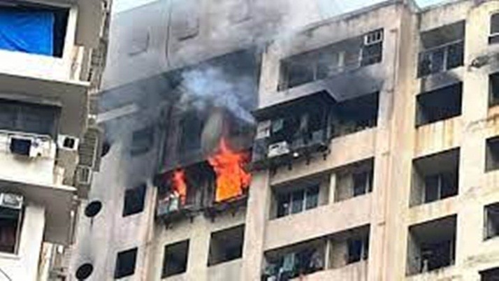 At least seven people have been killed and several others injured in a multi-storey fire in Mumbai