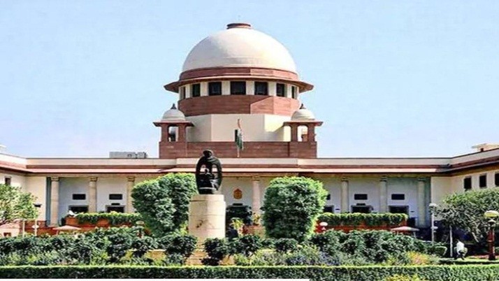 Supreme Court issues notice to Center and Commission to refrain from promising Manmohan project on people's money before polls