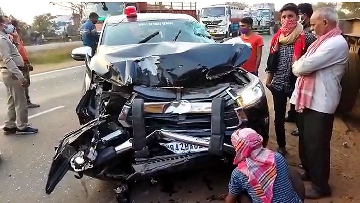 Father of State's wife escapes from Burdwan after accident on Durgapur Expressway