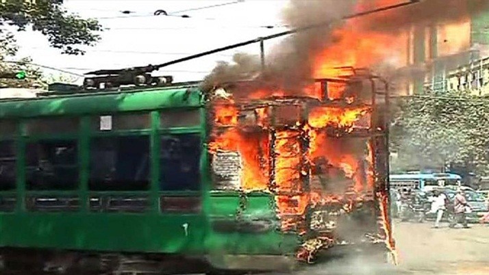 moving tram fire at Nonapukur, panic area