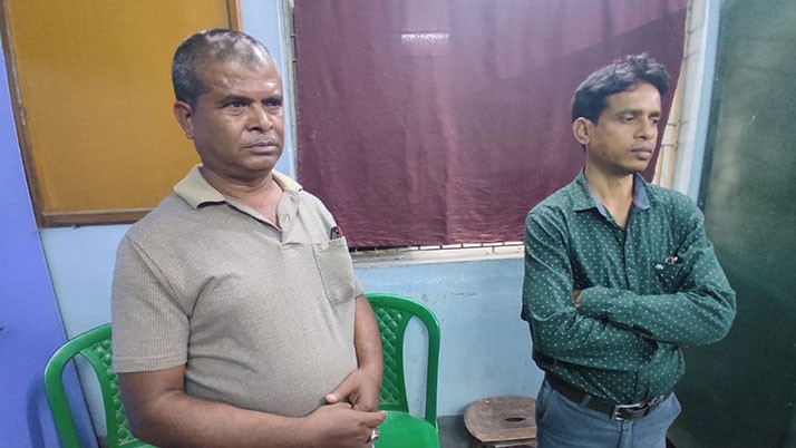 Police arrested the two accused Hepajat, who were arrested for trying to reach the counterfeit documents