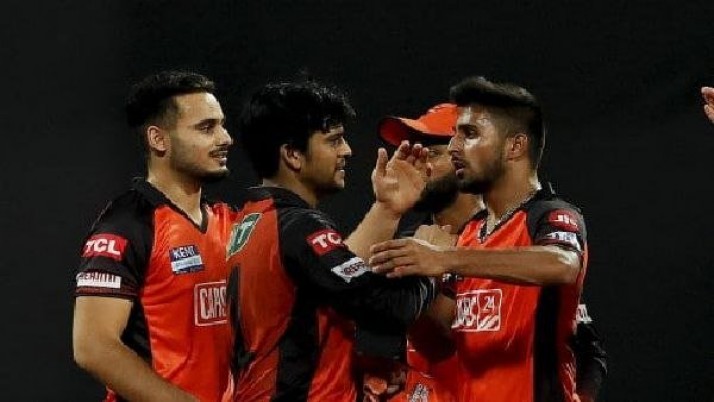 Sunrisers Hyderabad beat Mumbai Indians by 3 runs.