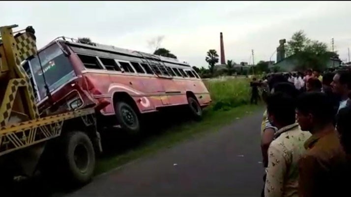 Passenger bus lost control at pond in Burdwan