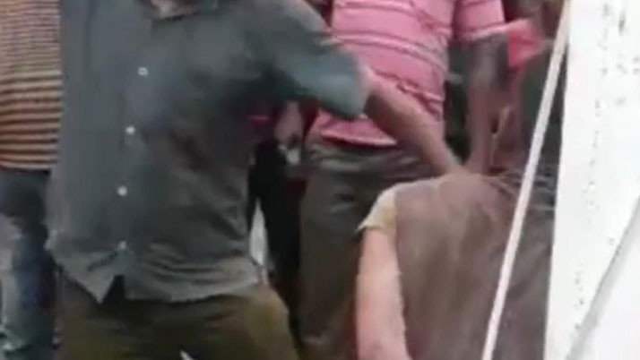 Gang beaten on suspicion of theft, beaten to lamp post