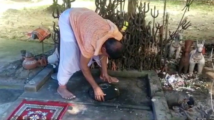 Disappear Mahadev himself! In Burdwan, there was intense excitement in Shivlinga missing
