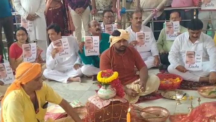 A puja was organized at Bardwan Sarbamangala Mandir to pray for the recovery of Abhishek Banerjee