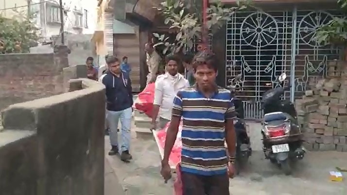 The hanging bodies of the couple were recovered from the hotel in Burdwan