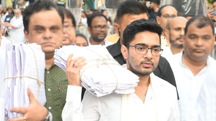 Abhishek submitted the documents to the ED office on the last moment