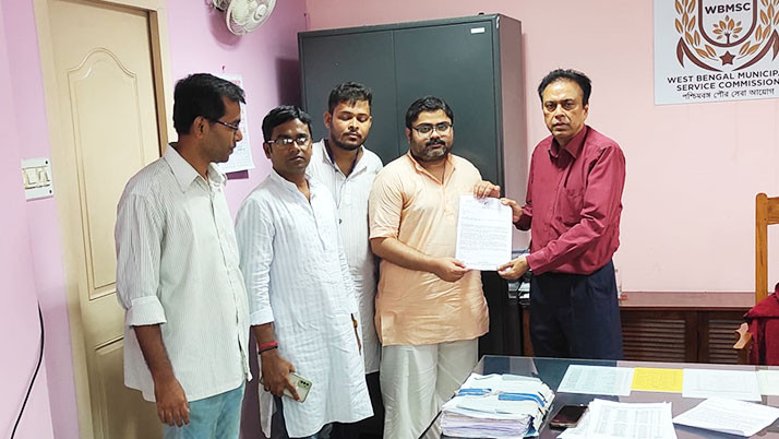 Bangla Pakshar protested and submitted a memorandum to the commission's office demanding that Bengali language be made compulsory in the recruitment examination.
