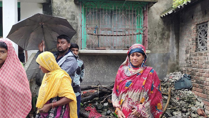 The fire of villagers' anger is burning in Sandeshkhali, this time the target is Trinamool leaders' house.