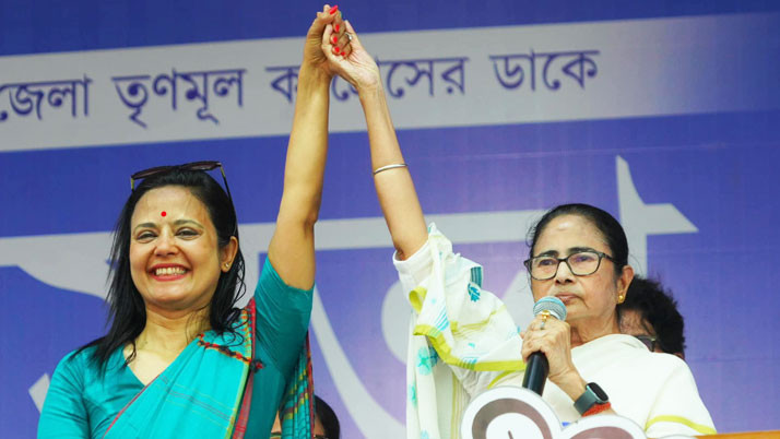 What did Mamata say about the royal family of Krishnanagar in the election meeting?