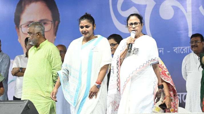 Trinamool leader Mamata Banerjee filled the soil of Jadavpur with dignity