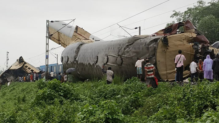 Sealdamukhi Kanchenjunga Express due to major accident